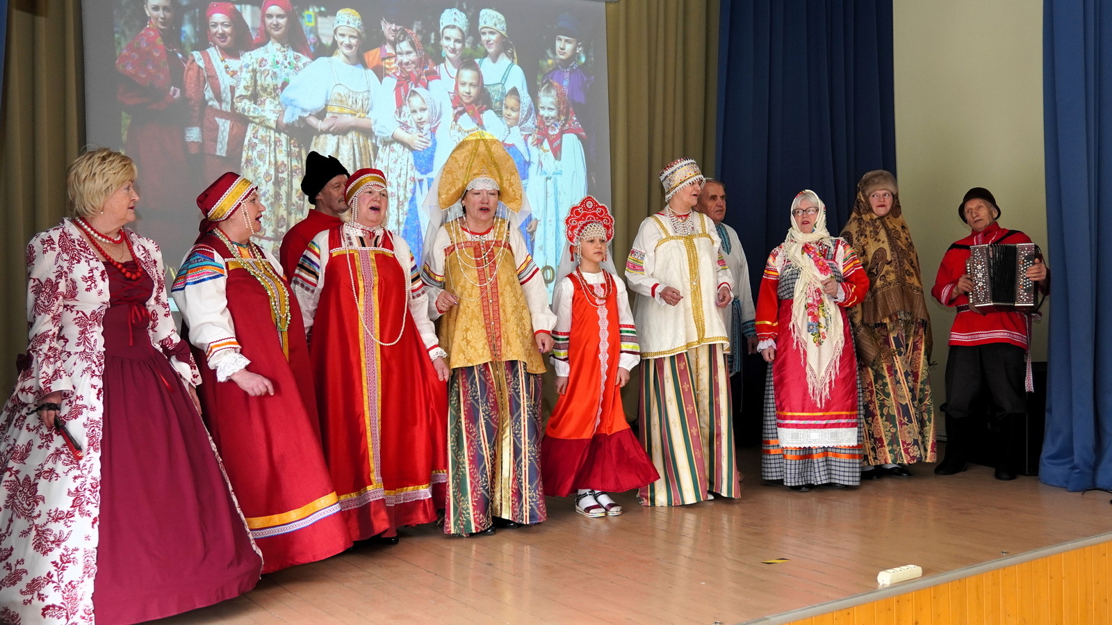 В Нарве состоялся тематический вечер «Русский национальный костюм»