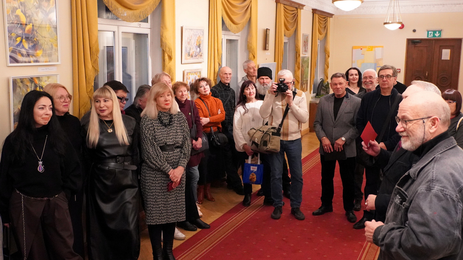 Открытие персональной выставки Людмилы Тэйлор. Культурный центр Кaja, 19 июня 2025 г. Фото: Александр Хмыров