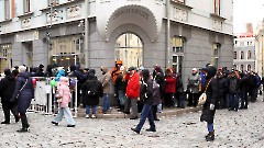 14 - Посольство РФ в Таллине в последний день выборов Президента России. 17 марта 2024 г. Фото - Александр Хмыров
