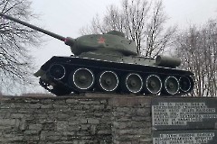 12. 3 марта 2021 г. памятник «Танк Т-3485» на месте форсирования ля 1944 г. р.Наровы войсками Ленинградского фронта был приведен в порядок. Фото MTÜ Pamjat.