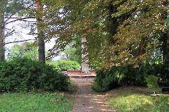 01. Виру-Нигула. Кладбище. Воинское захоронение № 11. Фото Александра Хмырова, 6 июля 2021 г.