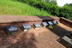 05. Виру-Нигула. Кладбище. Воинское захоронение № 11. Фото Александра Хмырова, 6 июля 2021 г.
