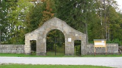 Viru-Jaagupi kalmistu. Вид на главные ворота с северо-востока. Фото М.Абель, дата 25.09.2009