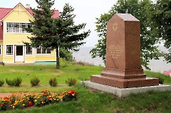 2. Калласте. Братская могила павших во II мировой войне. 24 июля 2013 г.  Фото - Александр Хмыров
