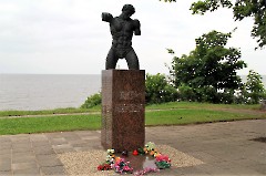 1 - Калласте. Памятник жителям, павшим во II мировой войне. 24 июля 2013 г. Фото - Александр Хмыров