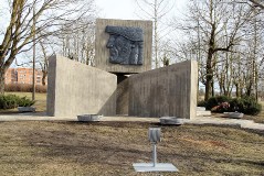Могила неизвестного солдата и Памятник советским солдатам в Силламяэ 