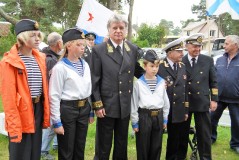 Церемония у памятника морякам с эсминца «Карл Маркс»