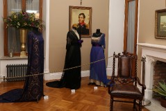 В замке «Schloss Fall» открылась выставка бальных платьев из коллекции Александра Васильева