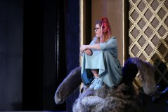 Русский театр Эстонии представил премьеру криминальной комедии «8 любящих женщин»