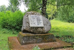 Памятник на месте уничтожения фашистами активистов волости Лохусуу