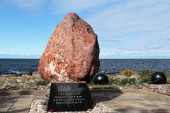 1. Памятник погибшим при таллинском переходе кораблям на полуострове Юминда. 27.08.2017.