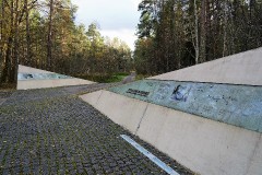 Клоога. Братская могила жертв террора