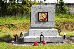 3 . Братская могила военнопленных из концлагеря Тапа. Фото - Александр Хмыров, 29 июля 2022 г.