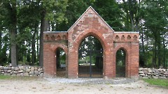 Laiuse kalmistu. Кладбищенские ворота. Фото - Силле Райдвере Дата 16.09.2008