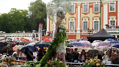 48. Таллиннский Бал цветов. Международный конкурс 'Цветочное платье'. Парк Кадриорг, 23 июля 2023 г. Фото - Александр Хмыров