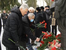 23 февраля в Таллине прошла церемония возложения цветов  к подножью памятника Воина-Освободителя