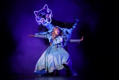 С премьерой, Русский театр!