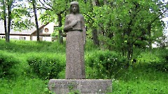 4. Тилси. Воинское захоронение №2. Graniidist kuju hauatähisena. Foto Viktor Lõhmus, 02.06.2008